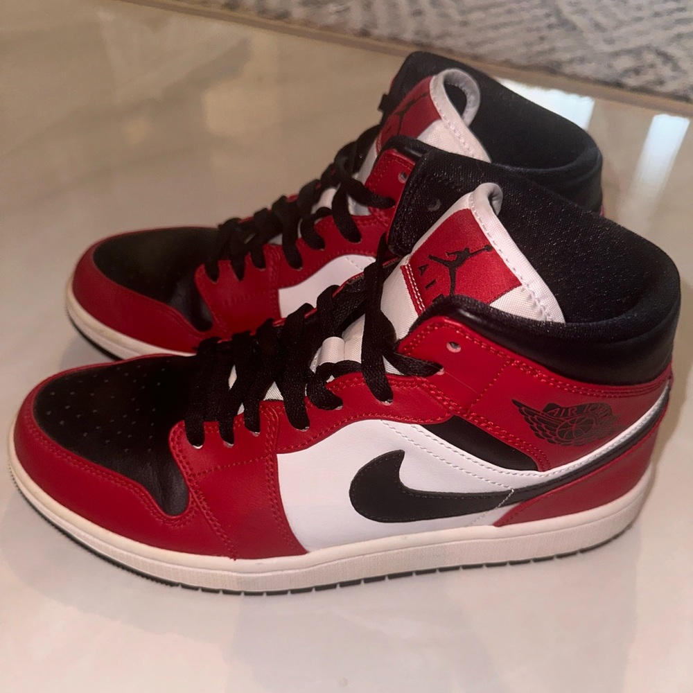 Nike Air Jordan 1 Mid Chicago Black Toe SIZE 9 - EUR 42.5